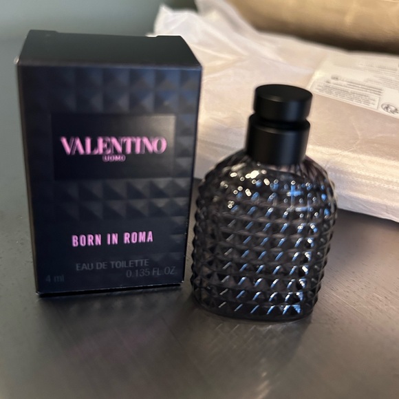 Brand New Authentic Valentino Cream Cosmetic Bag - Picture 8 of 8